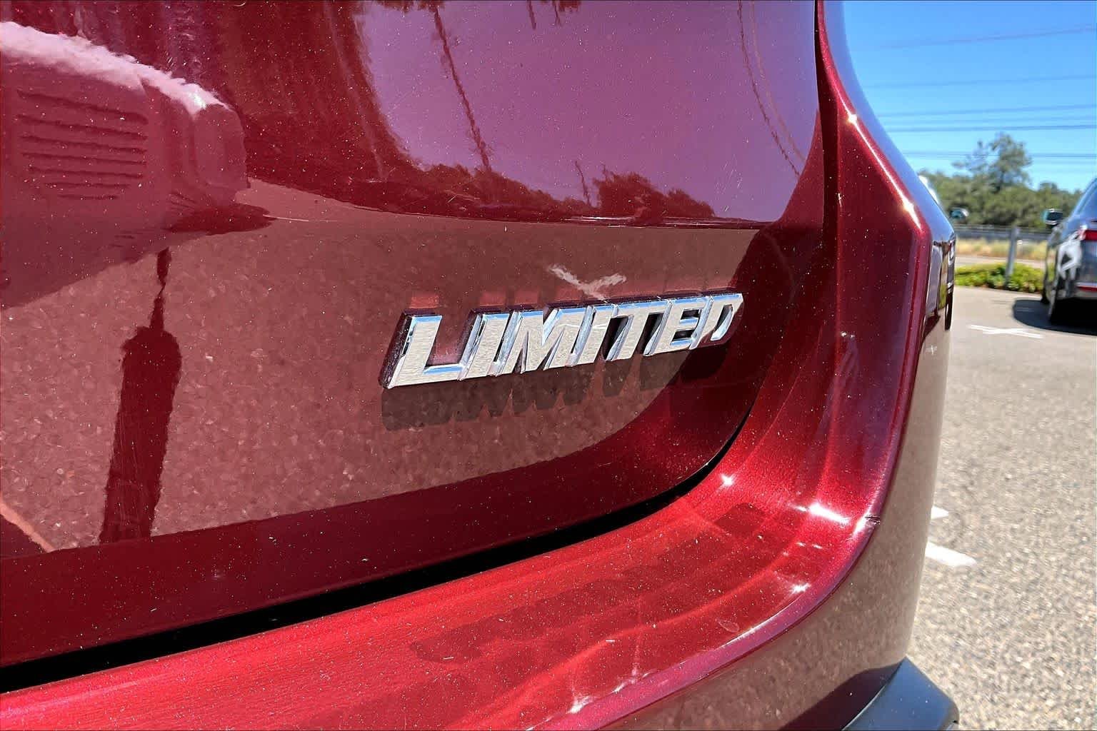 Used 2017 Ooh La La Rouge Mica Toyota Hybrid Limited Platinum image 9