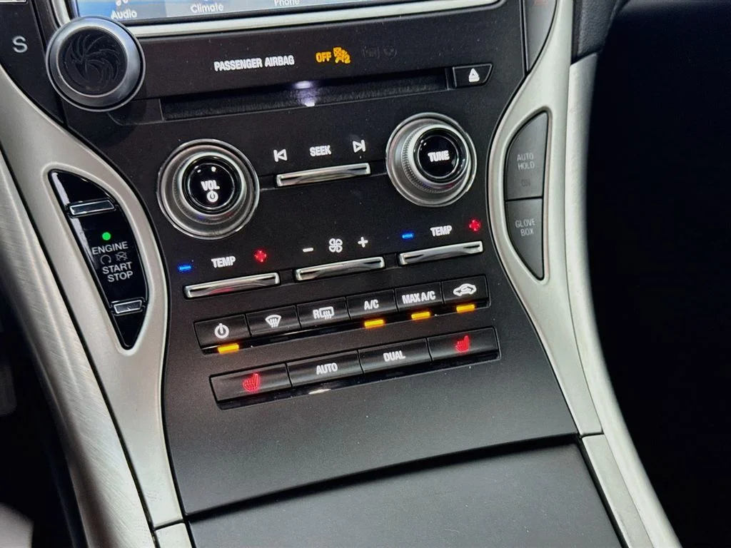 Used 2019 Infinite Black Metallic Lincoln Standard image 18