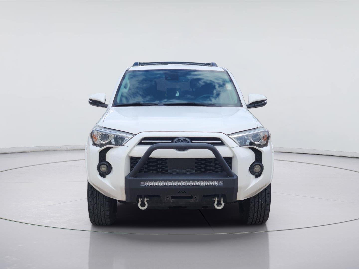 2020 Toyota 4Runner photo 2 of 32