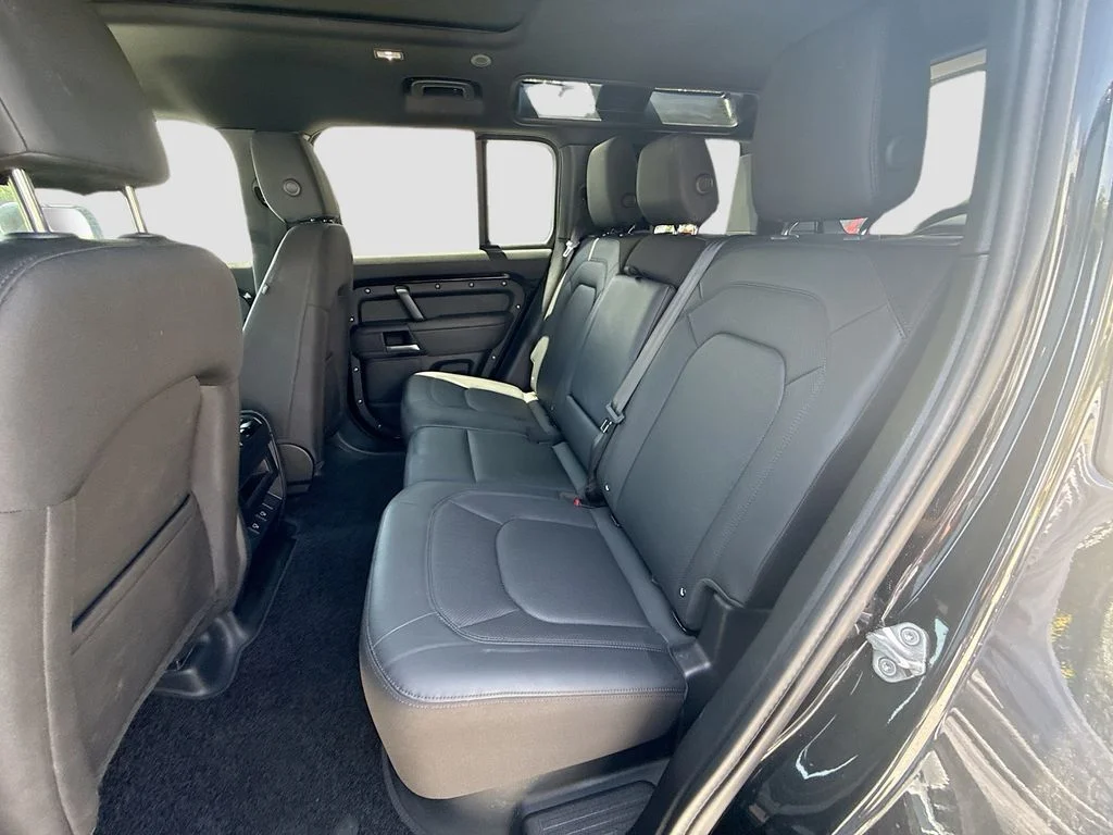 Used 2025  Land Rover S image 25