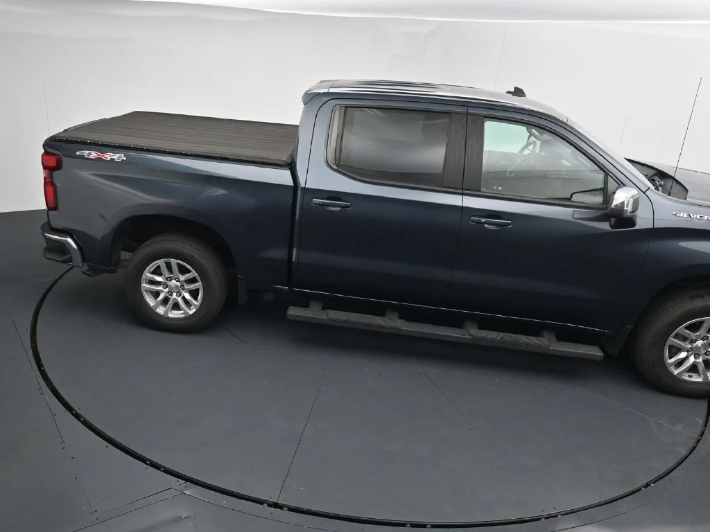 Used 2020 Gray Chevrolet LT image 16