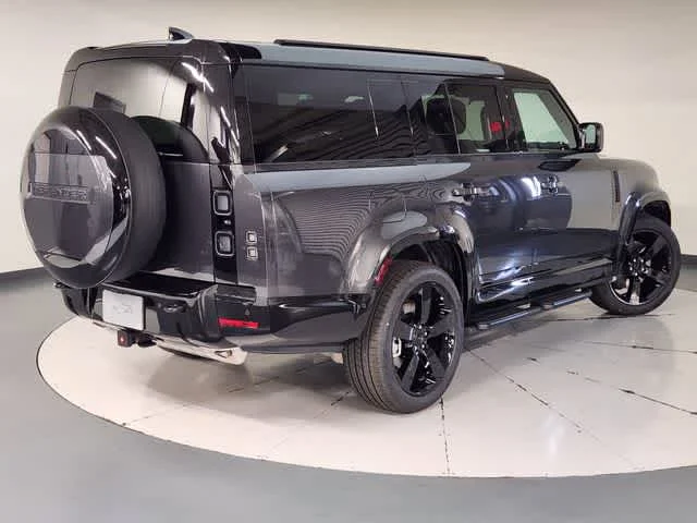 New 2026 Carpathian Grey Premium Metallic Land Rover X-Dynamic SE - 130 P400 image 3