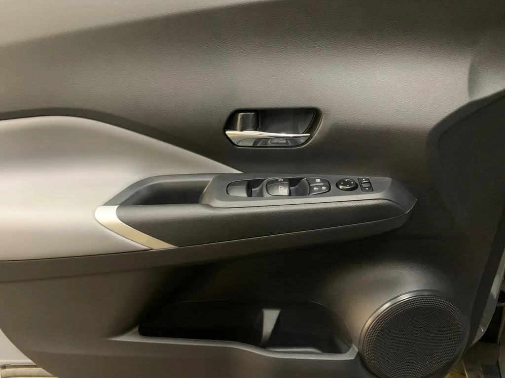 Used 2023 Gray Nissan SR image 12