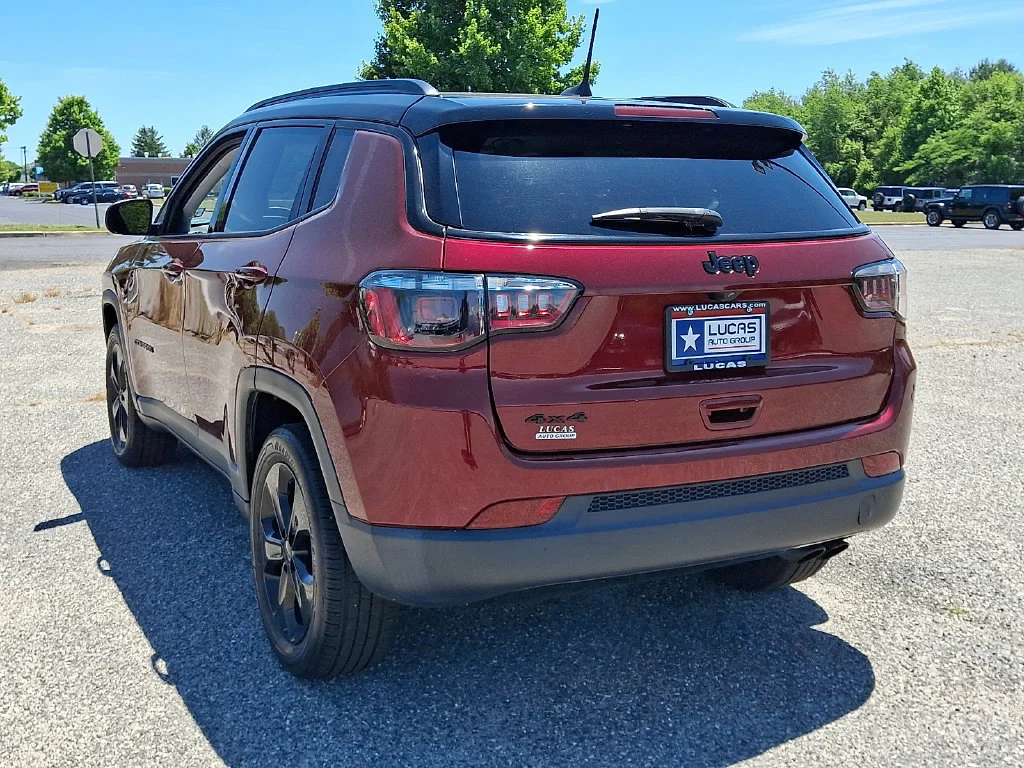 Used 2021 Velvet Red Pearlcoat Jeep Altitude image 9