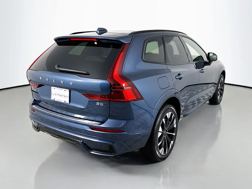 2026 Volvo XC60 Plus - Photo 9