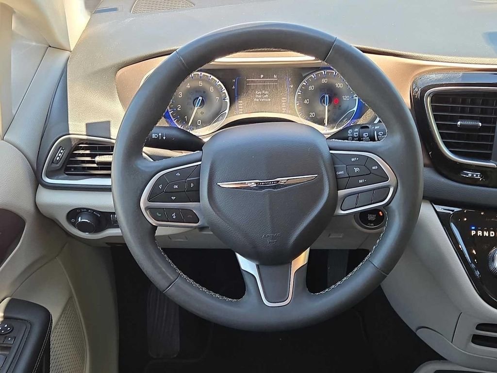 Used 2023 White Chrysler LX image 21