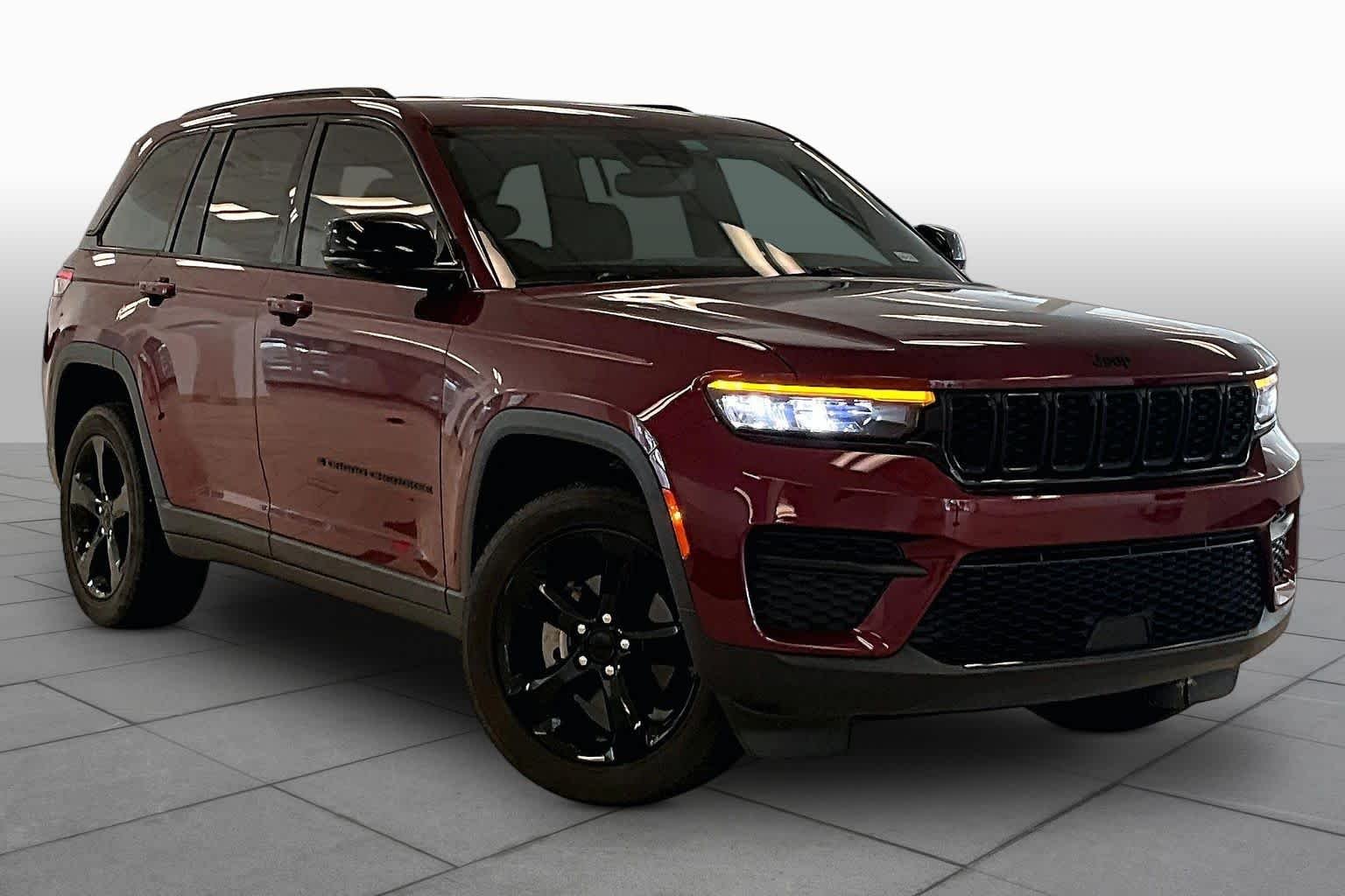 Used 2023 Velvet Red Pearlcoat Jeep Altitude image 2