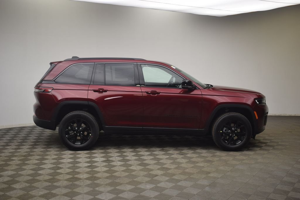 New 2026 Velvet Red Pearl-Coat Exterior Paint Jeep Laredo Altitude image 3