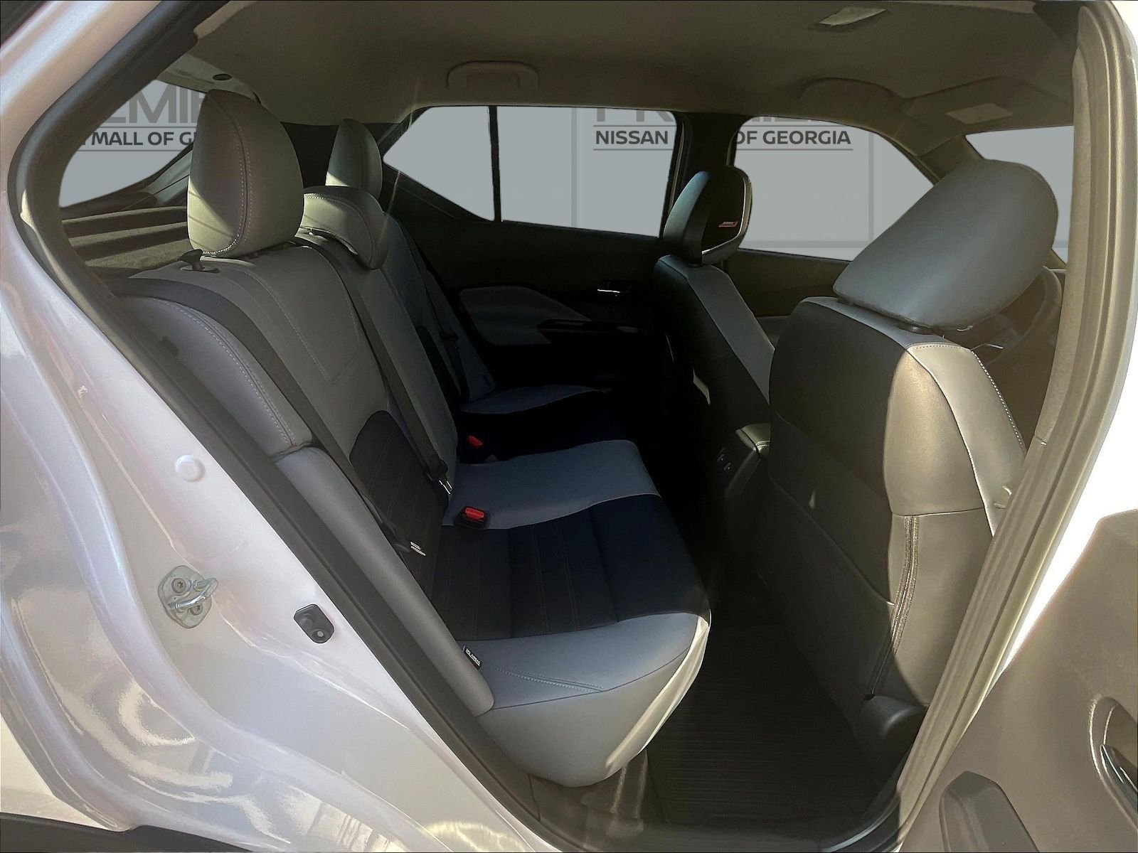 Used 2024 White Nissan SR image 27