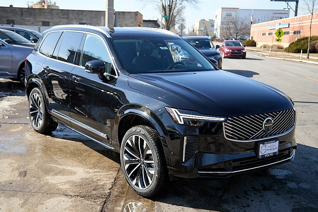 New 2026 Onyx Black Volvo Plus image 4