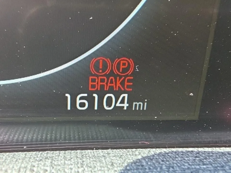 Used 2022 White Kia Wind image 6