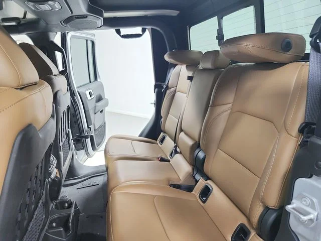 Used 2023 Silver Jeep Rubicon image 34