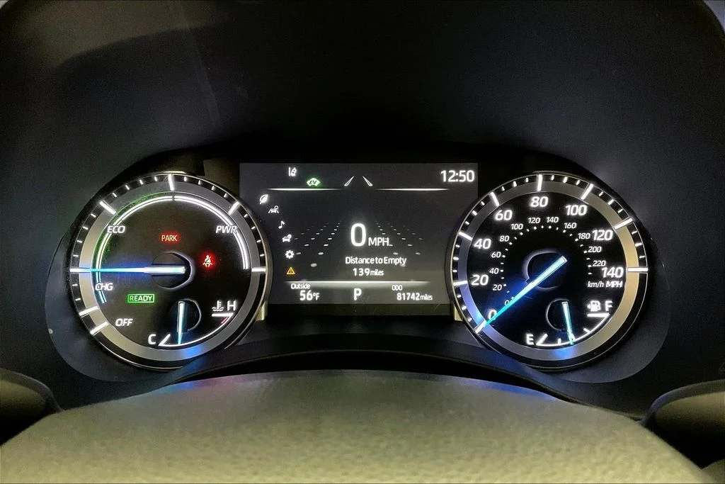 Used 2022 Silver Toyota XLE image 24