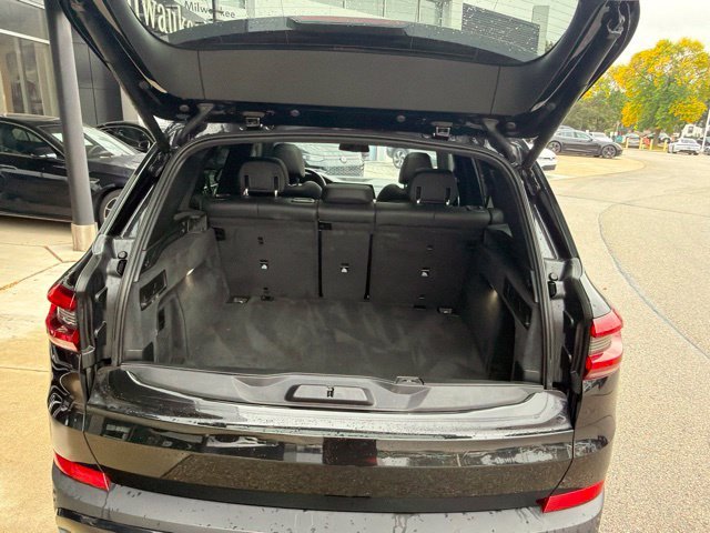 Used 2023 Black BMW xDrive40i image 9