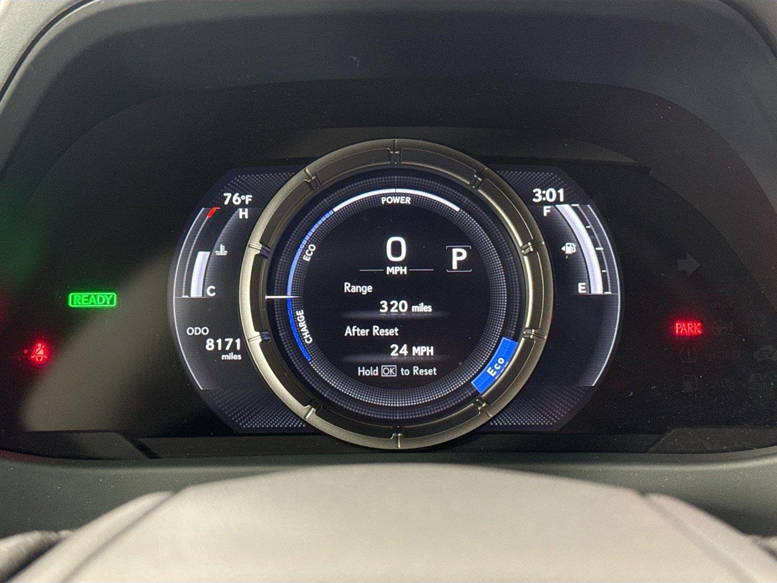 Used 2024 Iridium w/ Obsidian Roof Lexus UX 250h F SPORT Handling image 22
