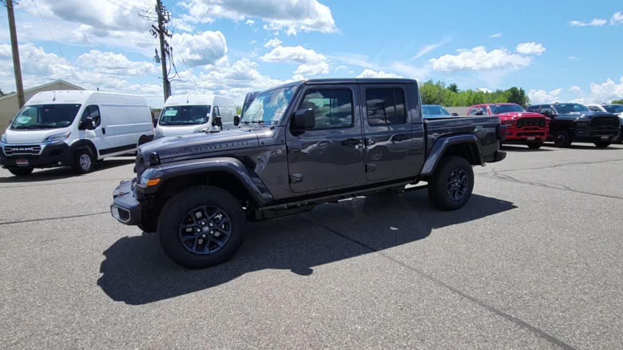New 2026 Granite Crystal Metallic Clear-Coat Exterior Paint Jeep 85th Anniversary Edition image 5