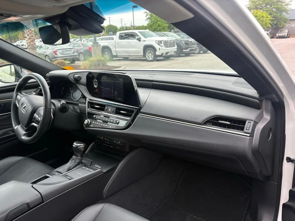 Used 2022 White Lexus 350 image 13