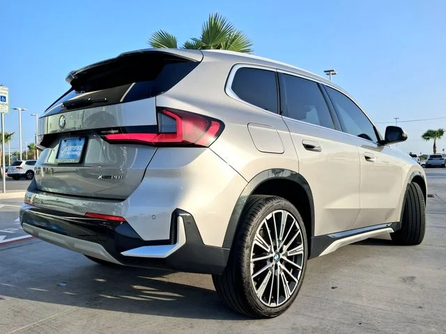 Used 2024 Silver BMW xDrive28i image 7