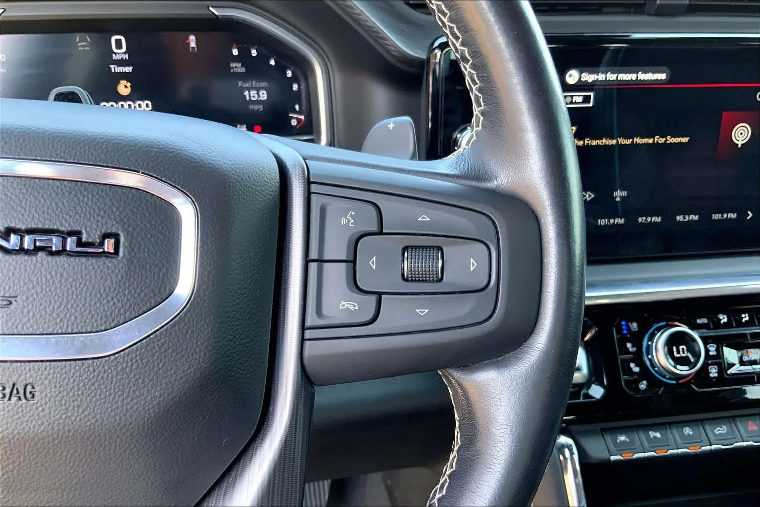 Used 2024 White Frost Tricoat GMC Denali Ultimate image 24