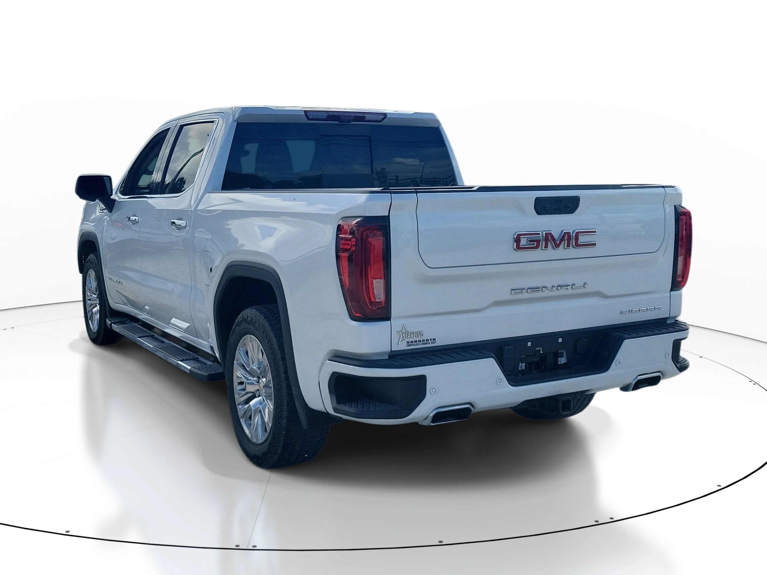 Used 2024 White Frost Tricoat GMC Denali image 4