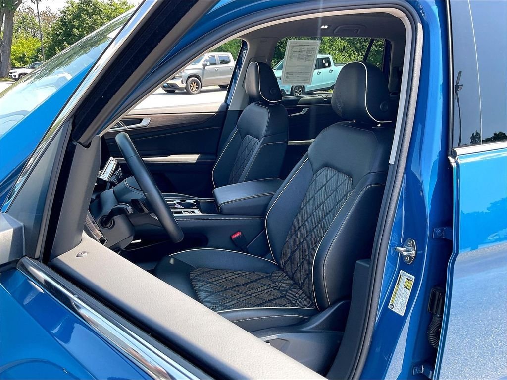 Used 2025 Mountain Lake Blue Metallic Volkswagen 2.0T SEL Premium R-Line image 9