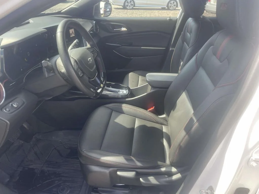 Certified Used 2025 Summit White Chevrolet 2RS image 15
