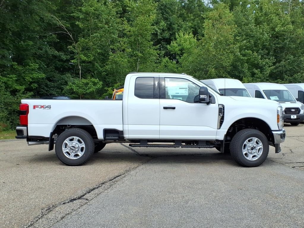 New 2026 Oxford White Ford F-350® XLT image 4