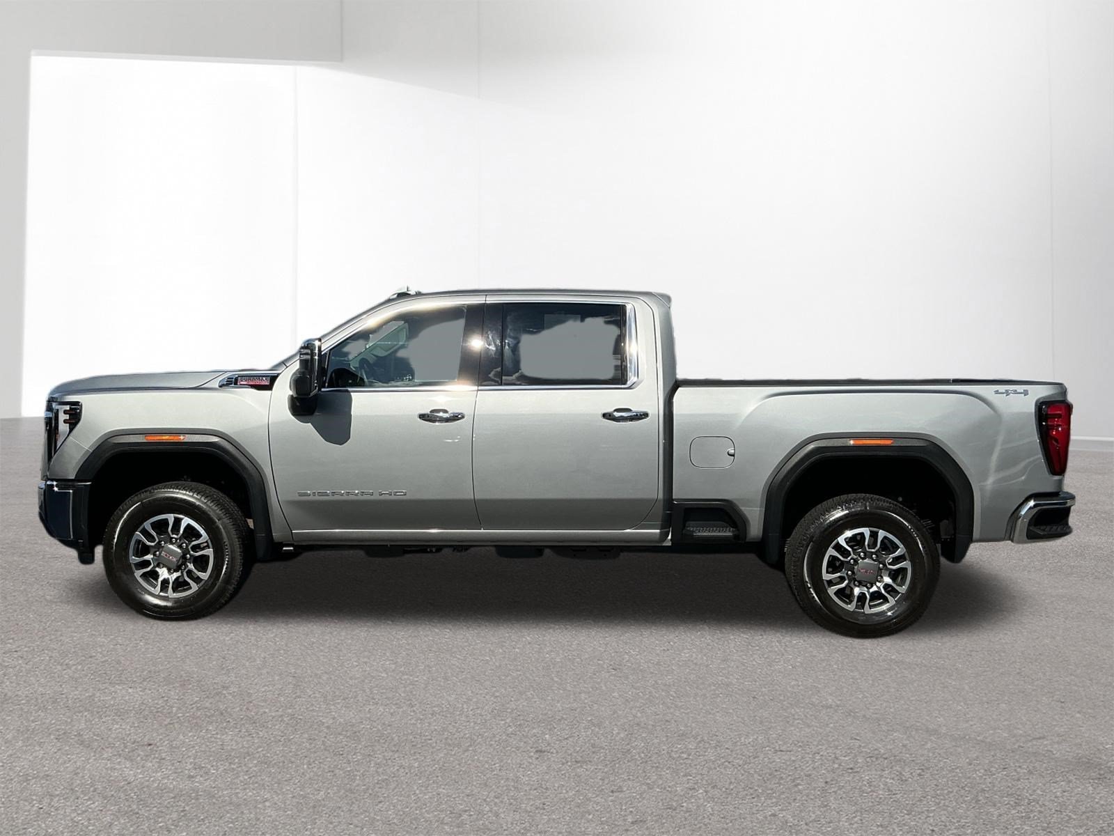 Used 2025 Sterling Metallic GMC SLT image 24