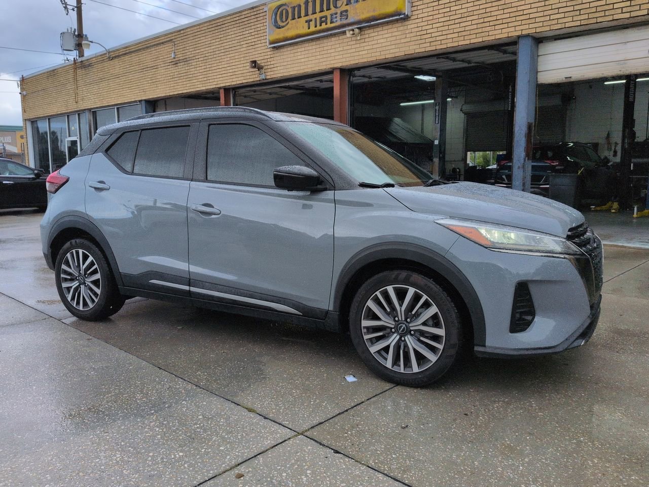 Used 2022 Boulder Gray Pearl Nissan SR image 2