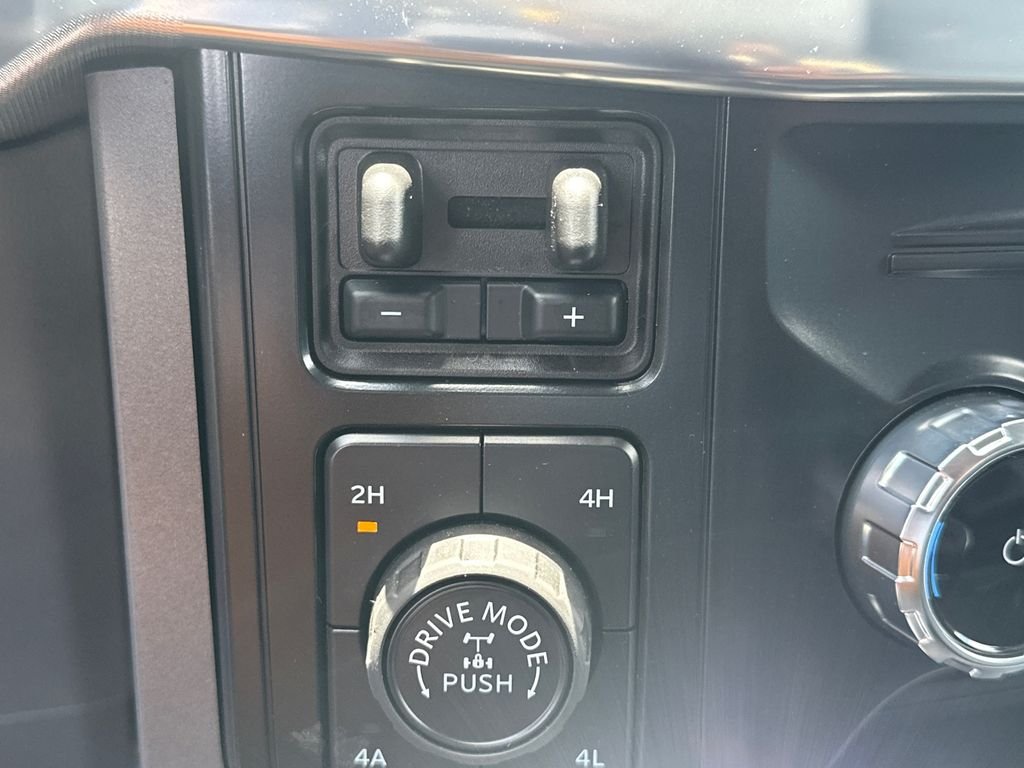 New 2025 Black Ford Lariat image 30