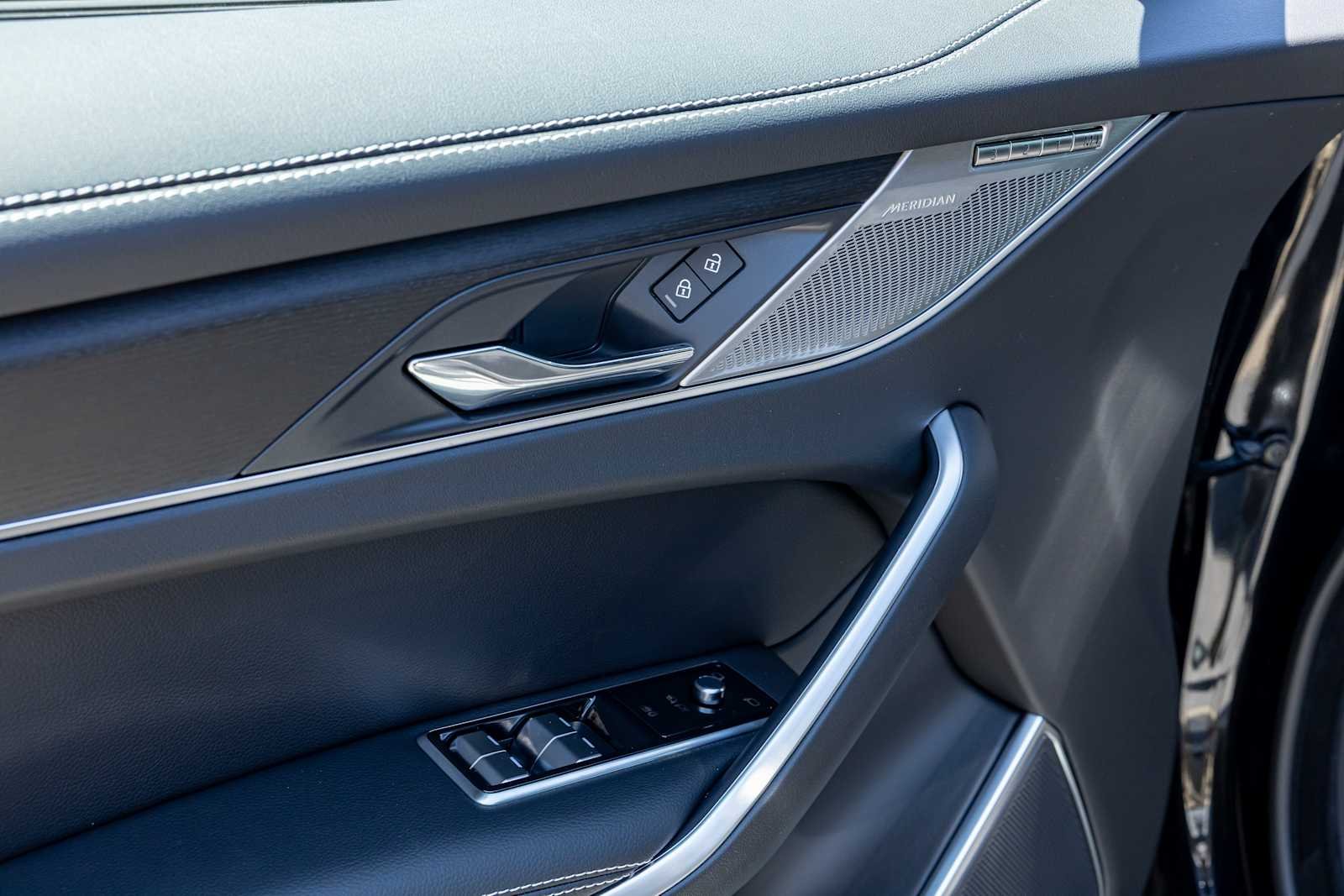2026 Jaguar F-Pace R-Dynamic S - Photo 11