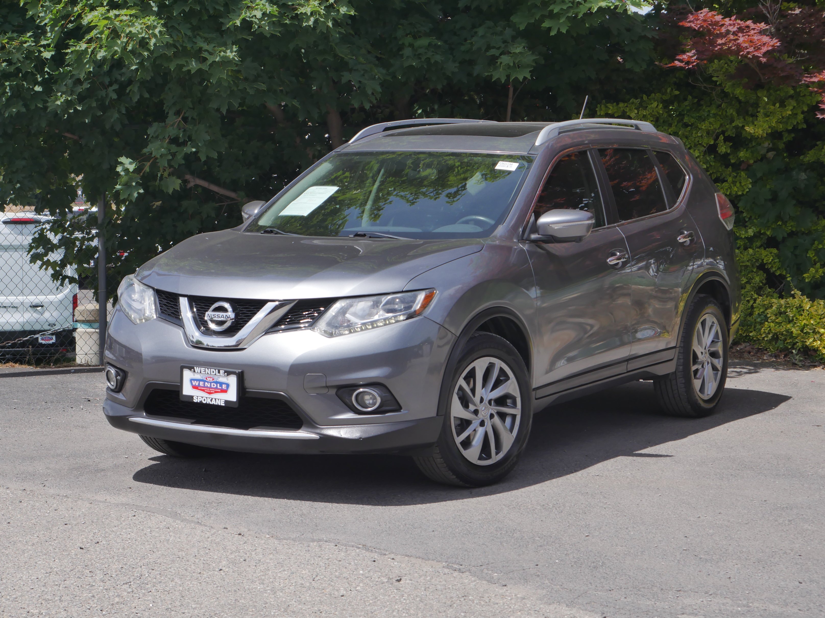 Used 2015 Gun Metallic Nissan SL image 2