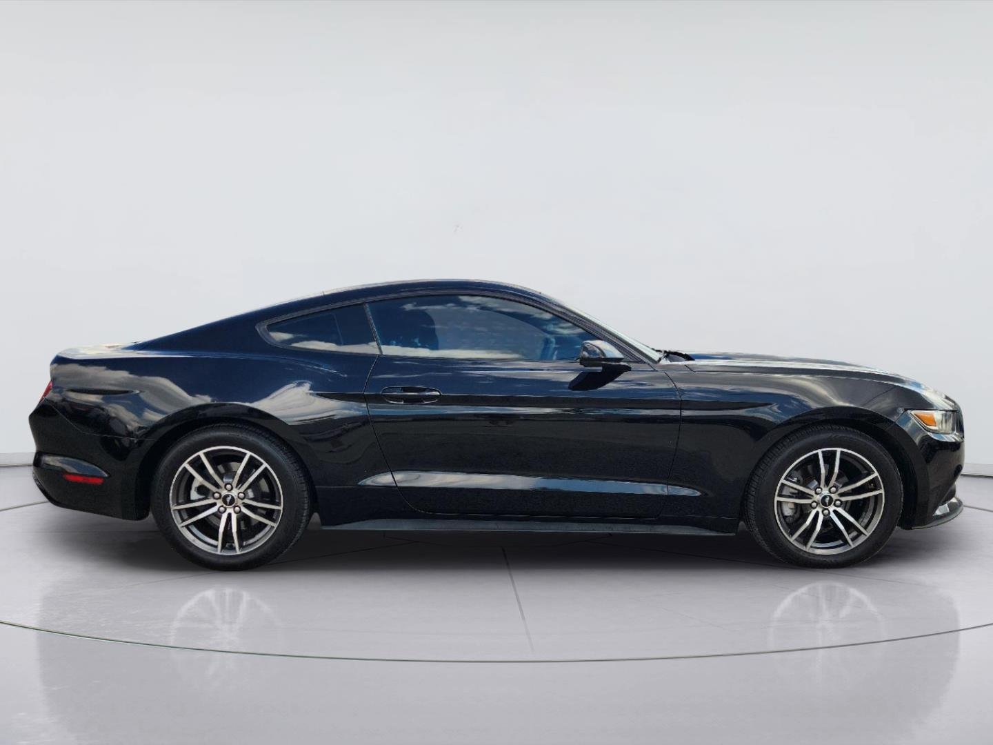 2017 Ford Mustang photo 4 of 33