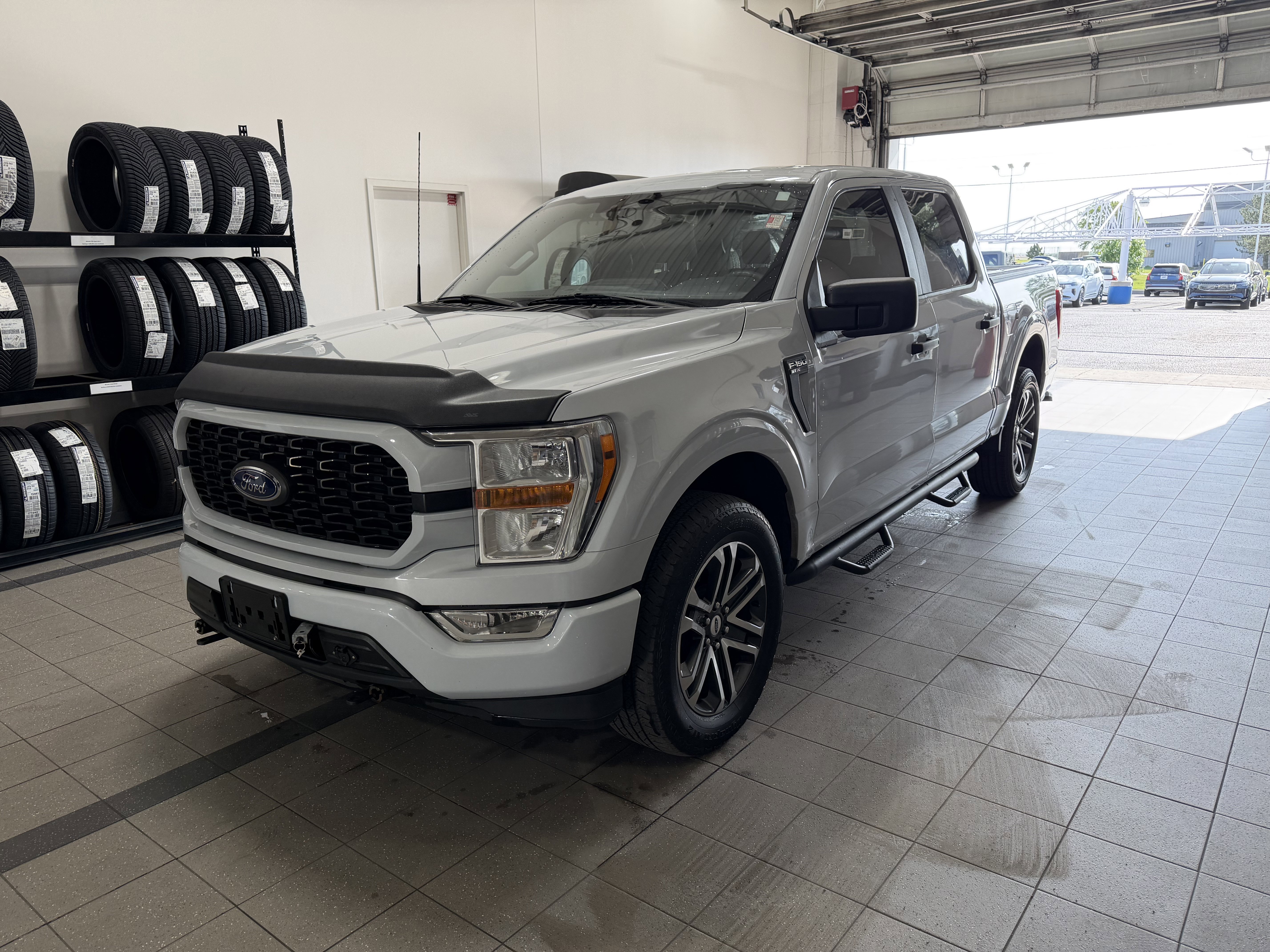 Used 2022 White Metallic Ford XL image 4