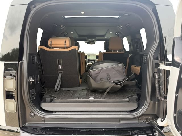 New 2026 Fuji White Land Rover X-Dynamic SE image 18