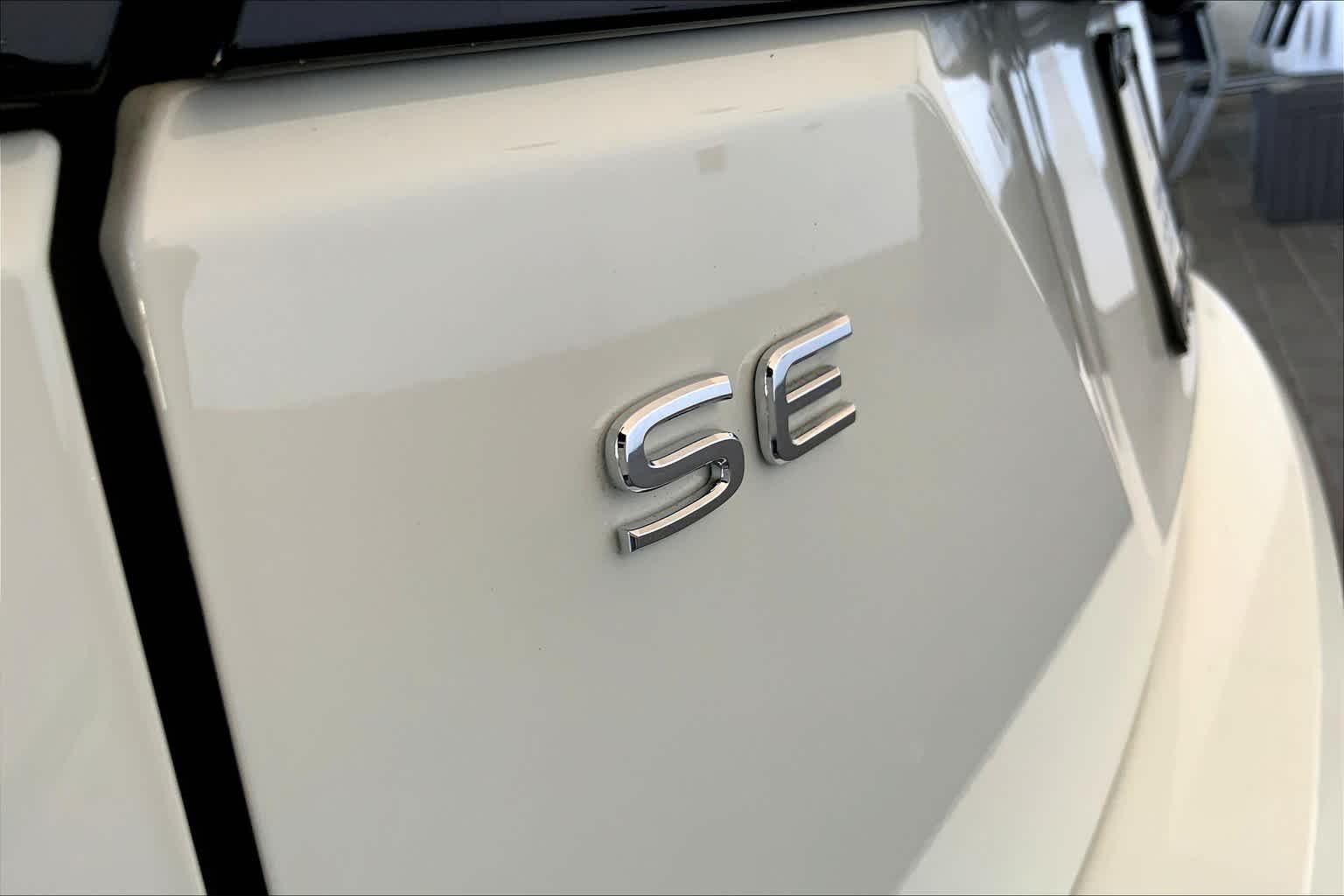 Used 2025 Pure White Volkswagen 2.0T Peak Edition image 15
