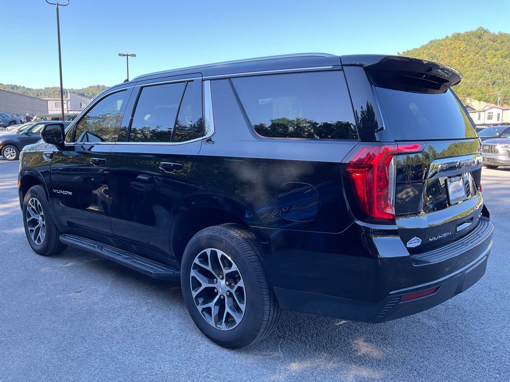 Used 2022 Black GMC SLE image 4