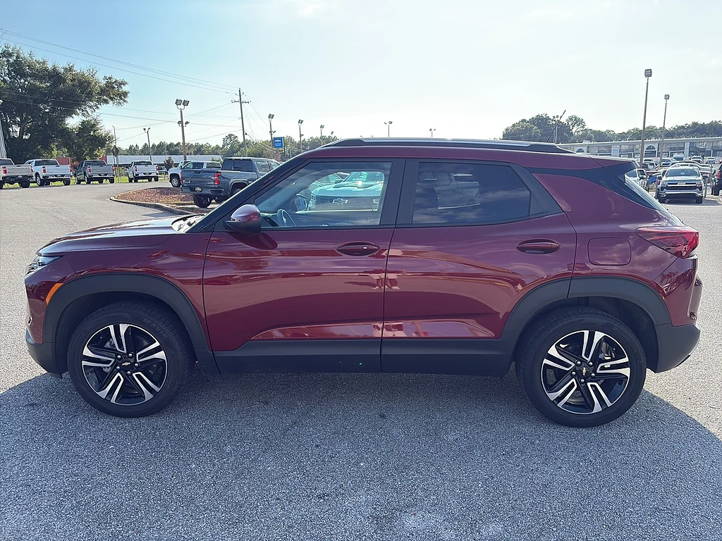 Used 2025 Crimson Metallic Chevrolet  image 3