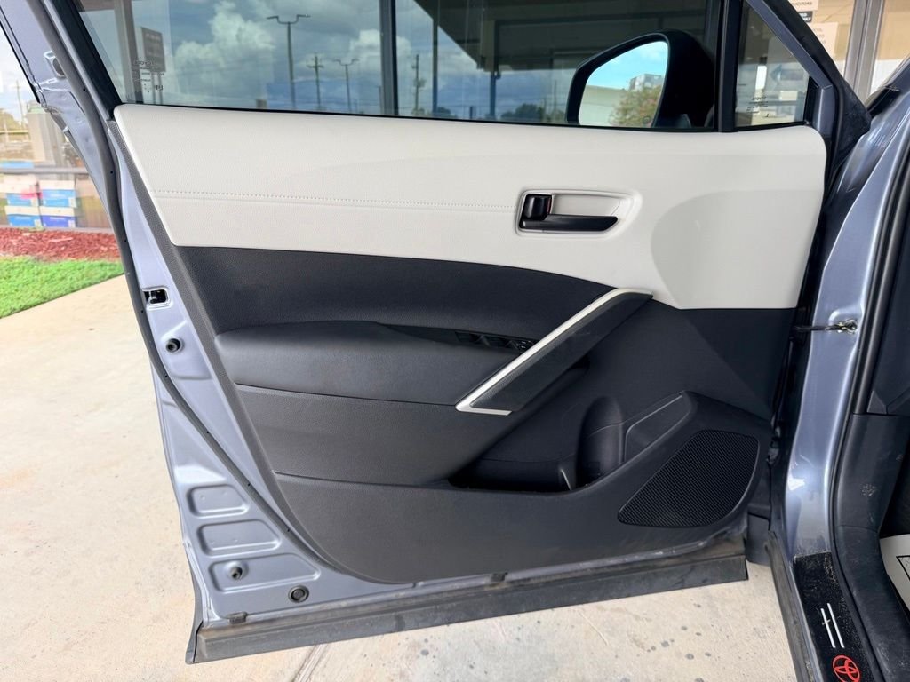 Used 2022 Blue Toyota L image 9