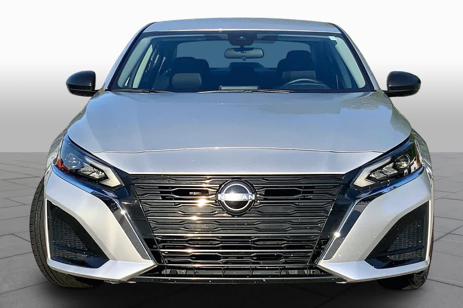 Used 2025 Brilliant Silver Metallic Nissan SV image 4