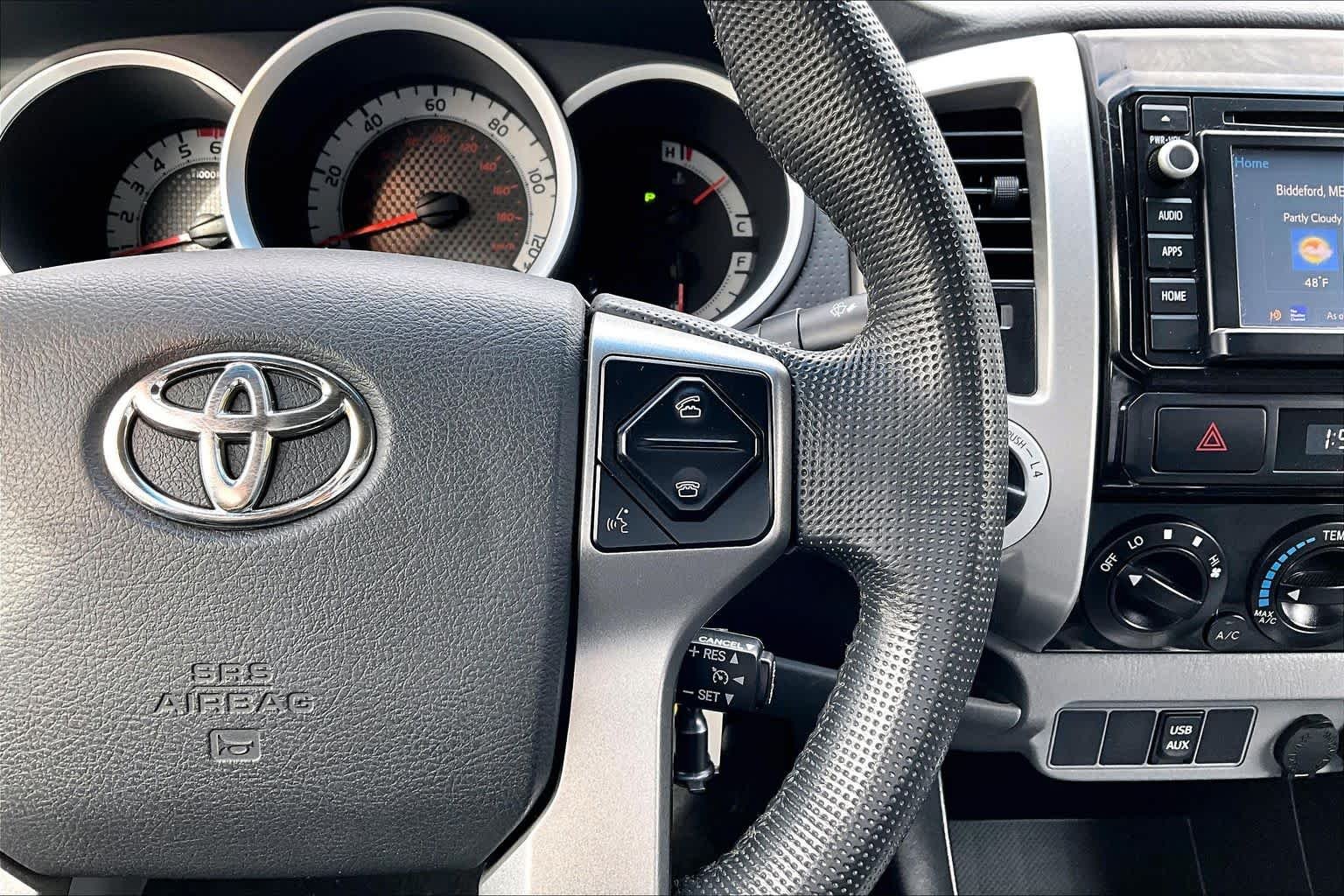 Used 2014 Spruce Mica Toyota  image 24