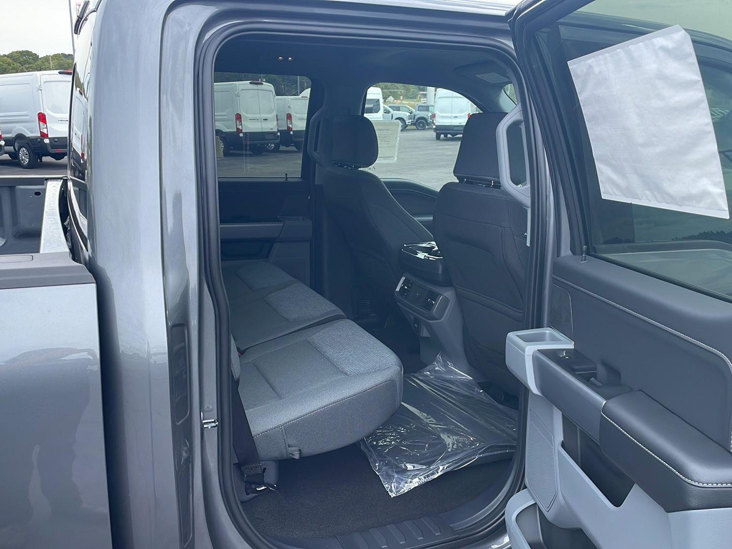 New 2026 Carbonized Gray Metallic Ford XLT image 29