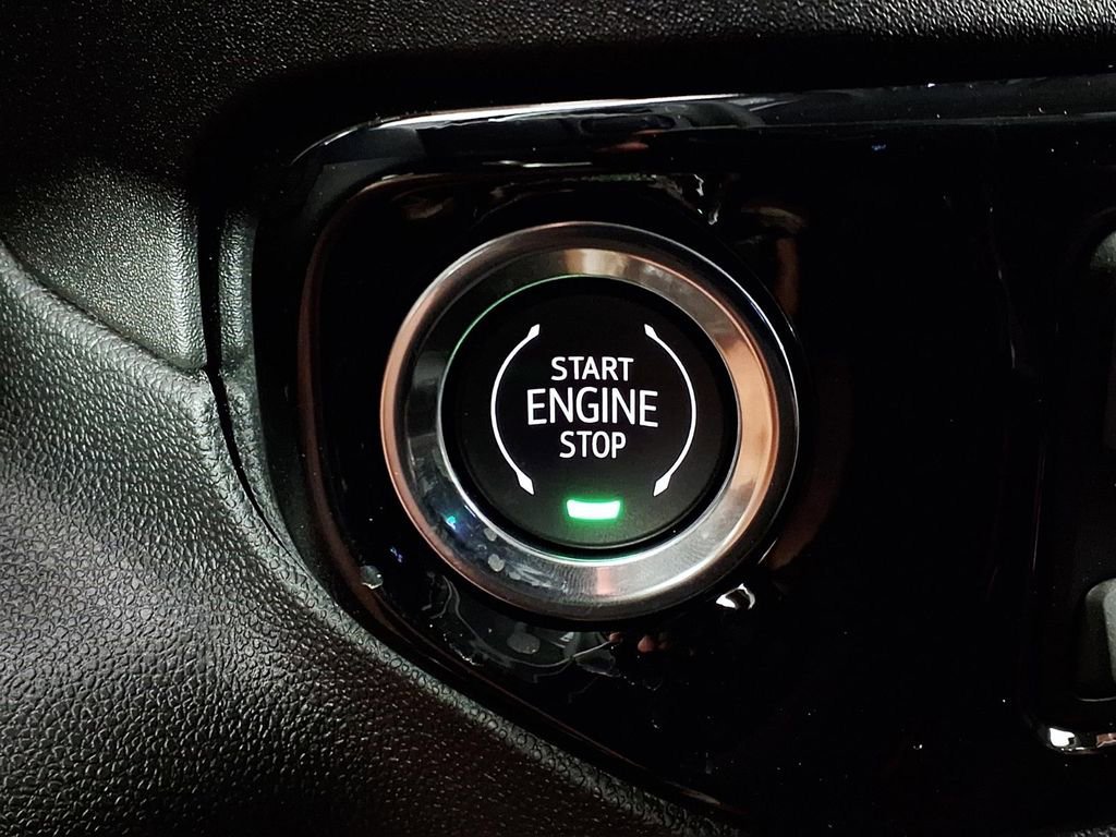 New 2026 Sterling Metallic GMC Elevation image 17