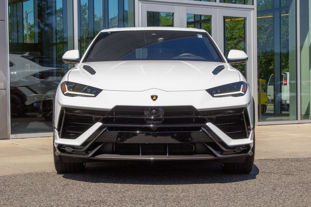 Used 2024 White Lamborghini Performante image 2