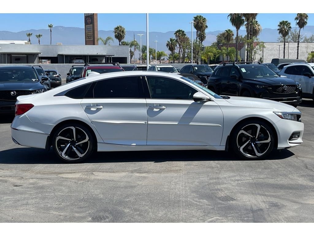 Used 2018 Platinum White Pearl Honda Touring 1.5T image 7