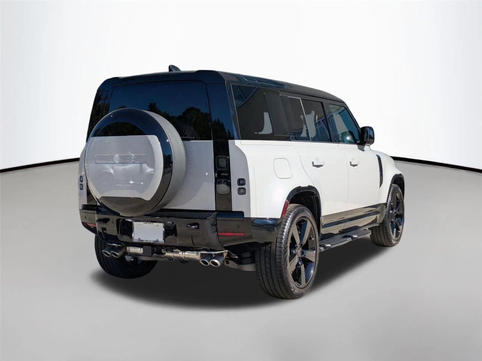 Used 2026 Borasco Grey Metallic Land Rover X-Dynamic SE image 5