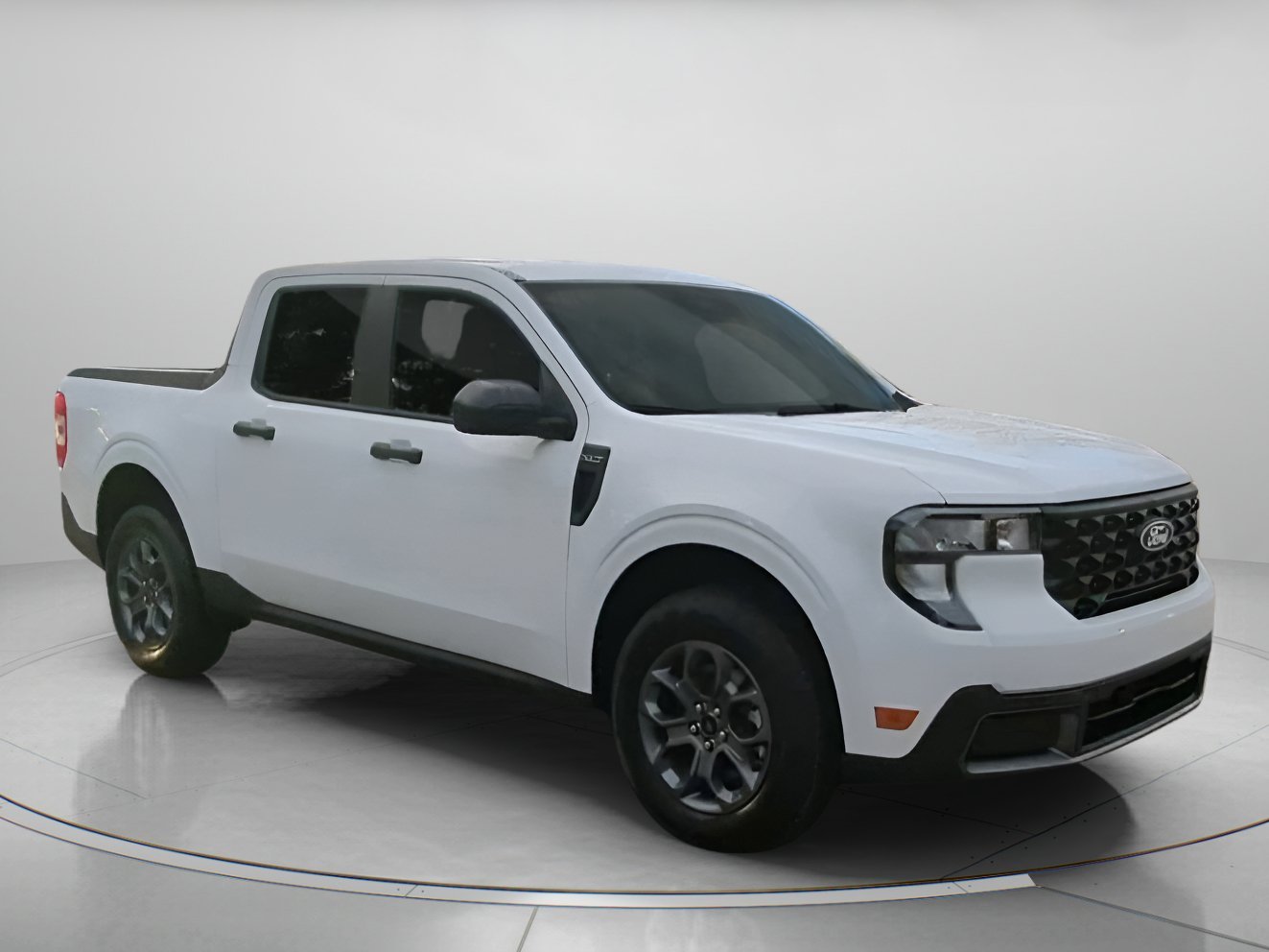 New 2026 Oxford White Ford XLT image 2