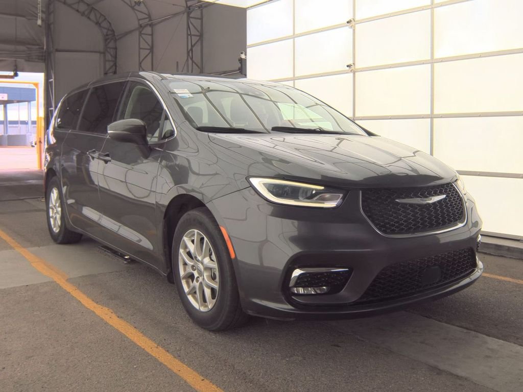 2023 Chrysler Pacifica's photo
