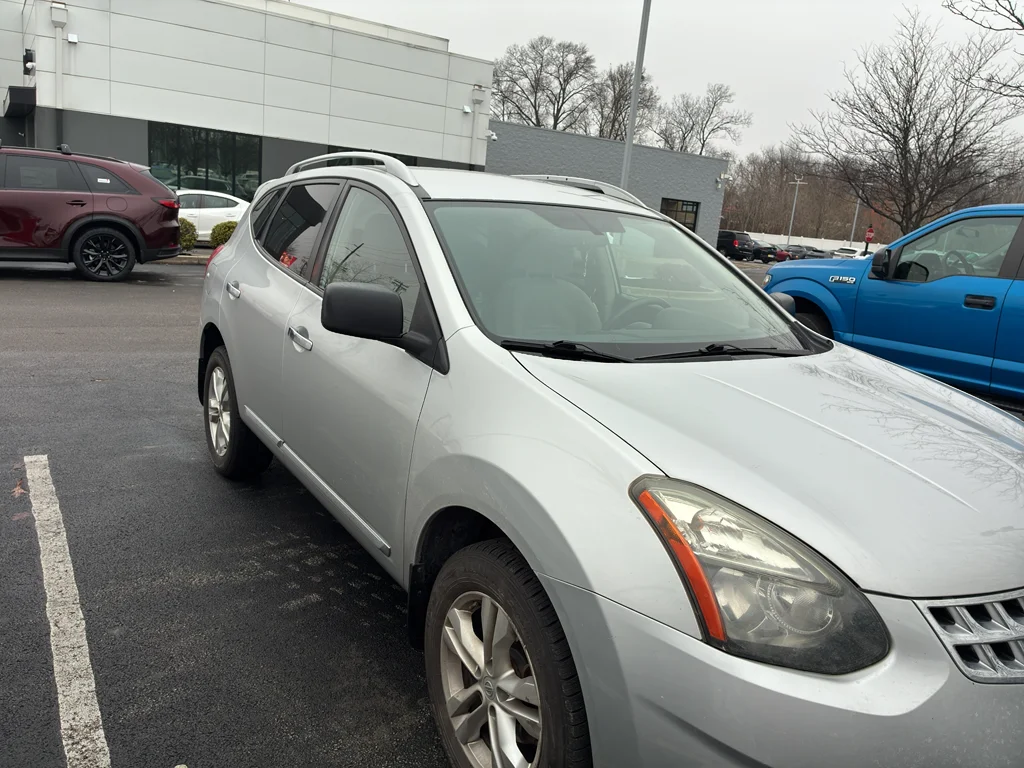 Used 2015 Brilliant Silver Nissan S image 3