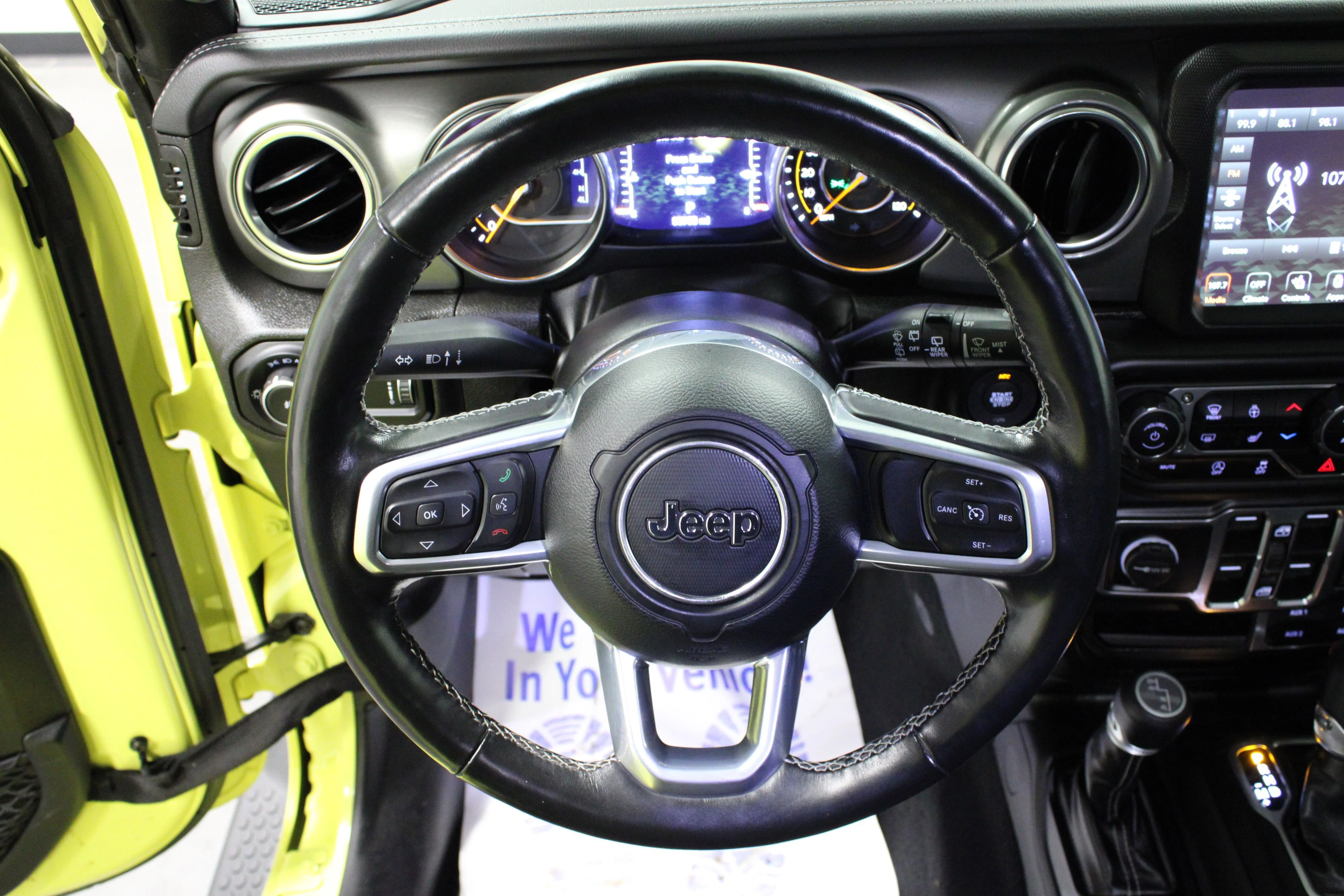 Used 2023 High Velocity Clearcoat Jeep Sahara image 17